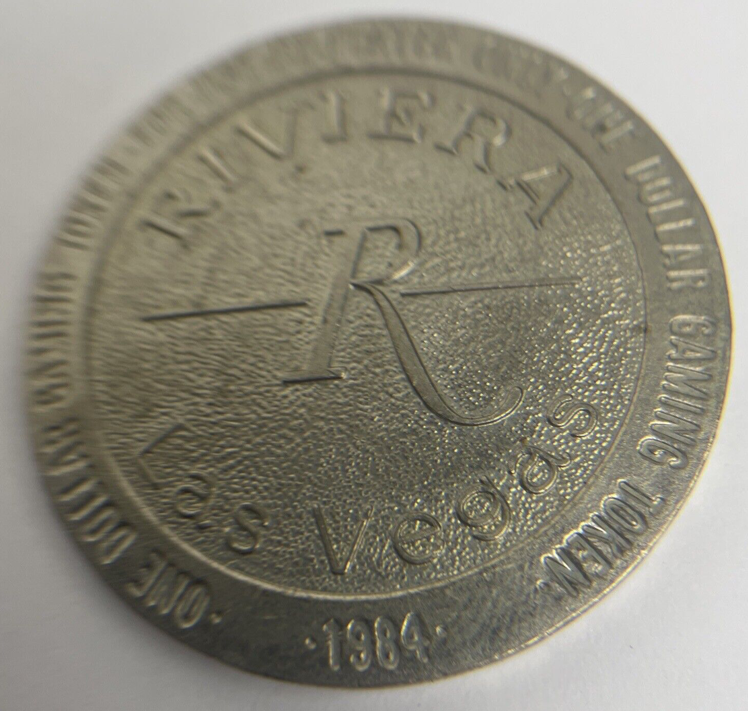 RIVIERA HOTEL CASINO 1984 $1 ONE DOLLAR GAMING COIN TOKEN GOLF - Las Vegas, NV