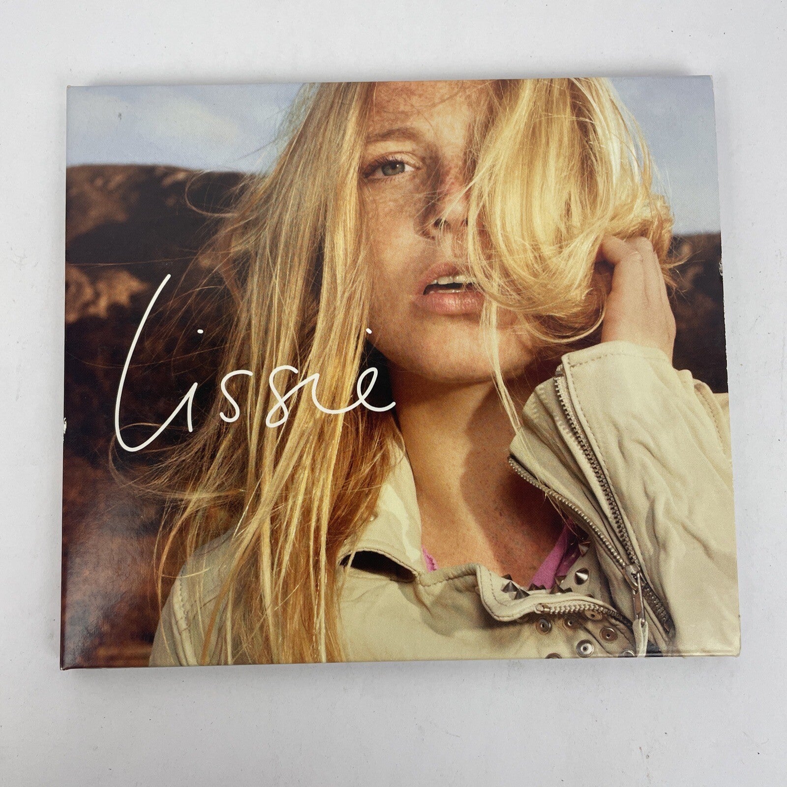 Catching a Tiger [Digipak] by Lissie (Digital Audio CD, Aug-2010, Fat Possum) F