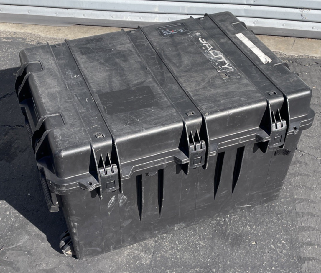 Pelican Storm iM3075 Transport Case Black Hard Shell No Foam Retractable Handle