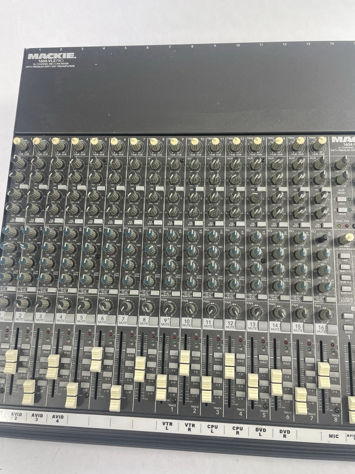 Mackie 1604-VLZ PRO 16 Channel Mic Line Mixer