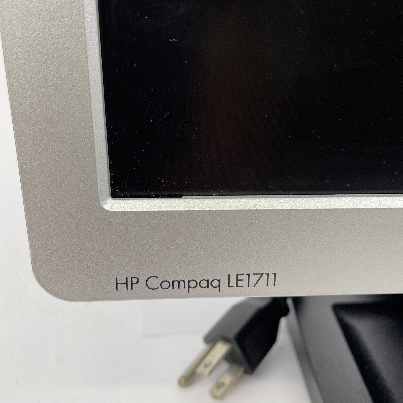 HP LE1711 17 inch Widescreen LCD 17" Monitor with Stand Model HSTND-2761-F