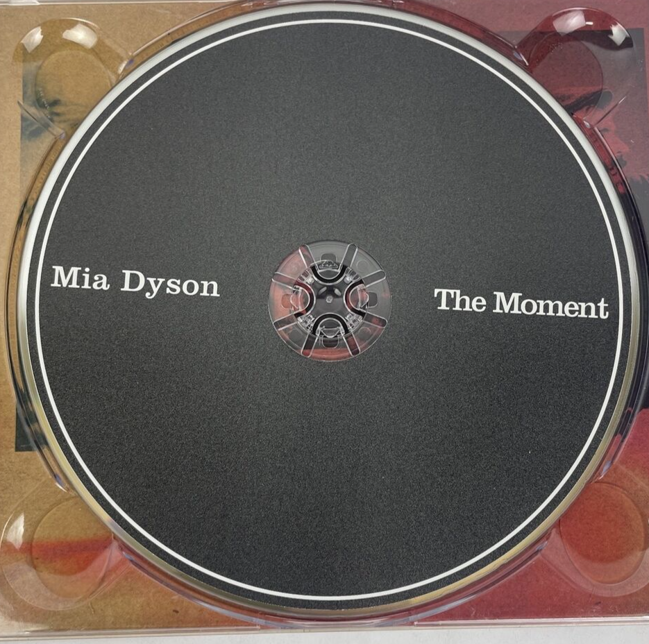 MIA DYSON - The Moment (Great 10 track Digital Audio CD) CO-OP -    DEF