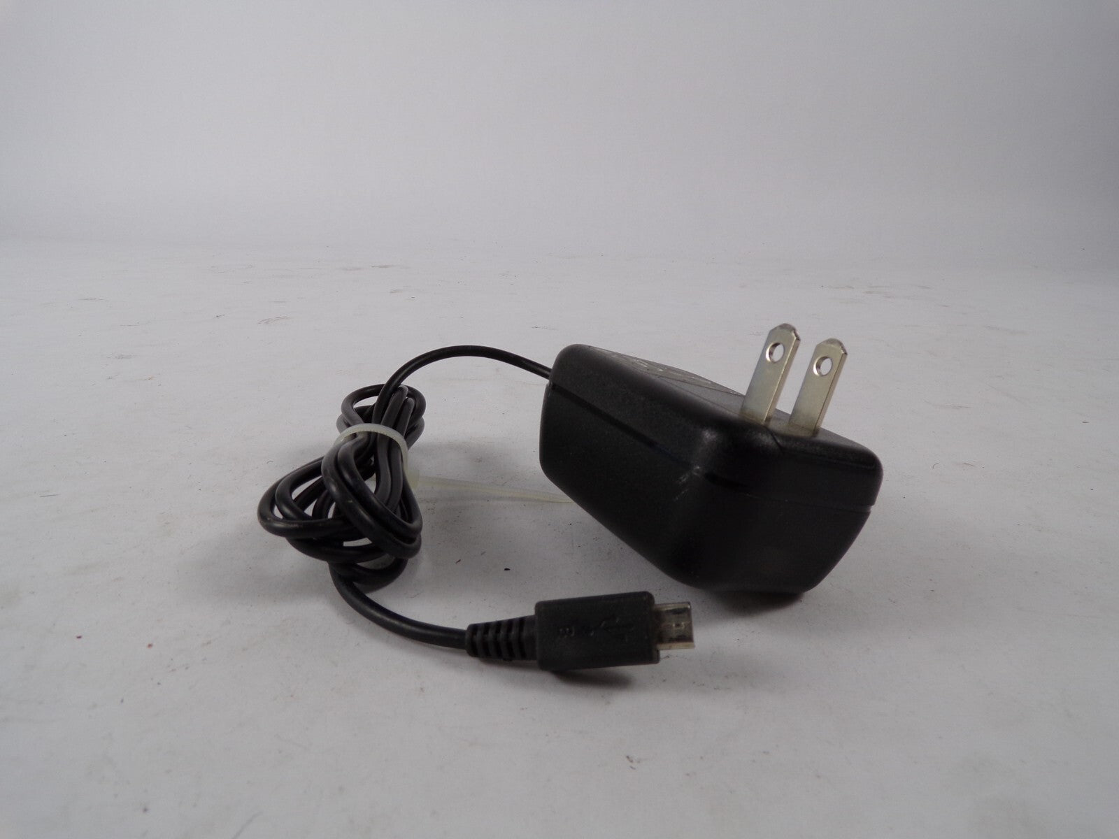 Geniue TPT AC Adapter Mli050180-U Output 5 V 1.8 A Power Supply Adapter A85