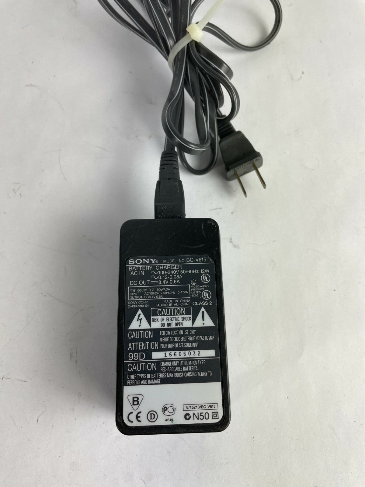 Genuine Sony BC-V615 BatteryCharger Output 8.4 V 0.60 A Power Supply Adapter A97