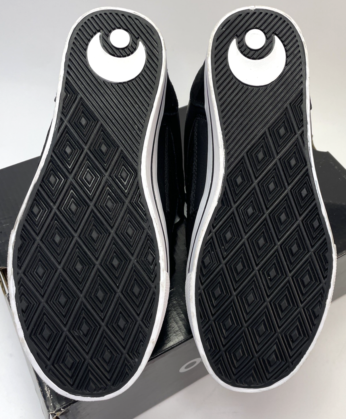 Osiris Shoes Mens " Protocol " Size 6.5 Black White Low Top Sneakers Art Godoy
