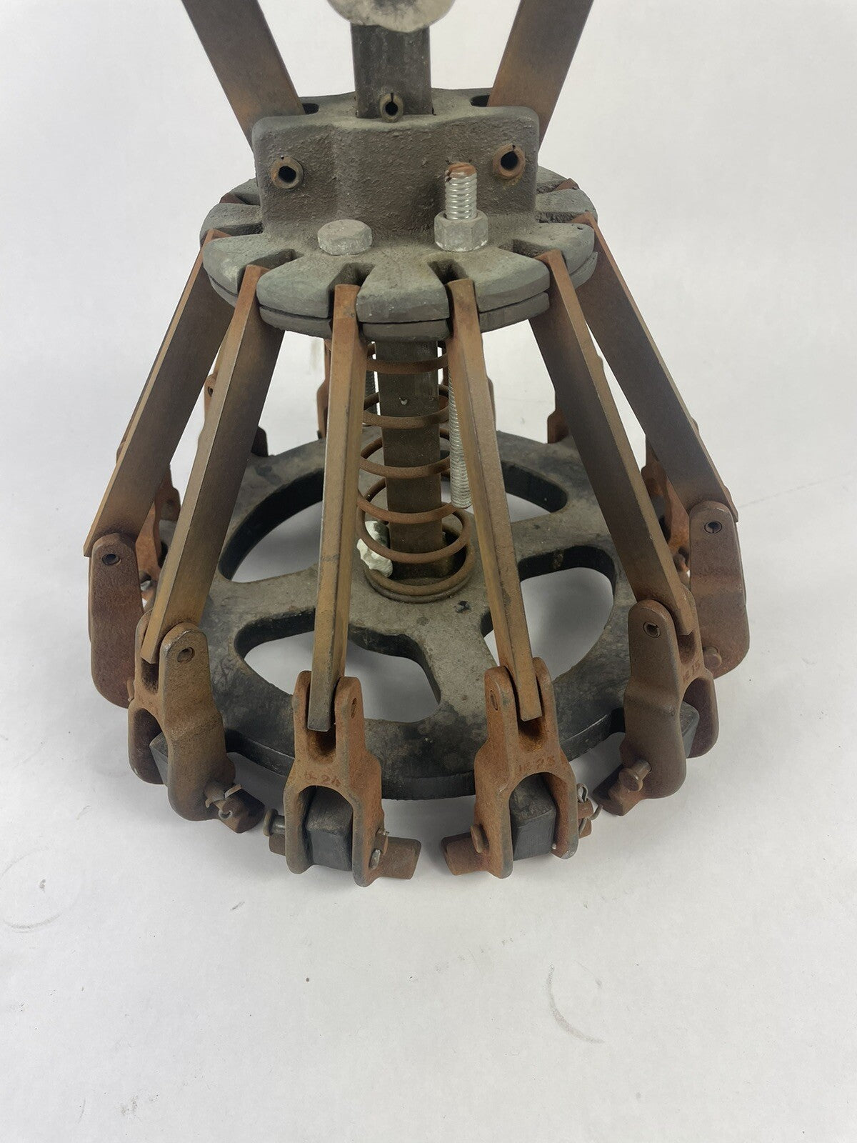 Atlanta Grotnes 8-1/2" 12-Lug Manual Lug Style Pail Closer