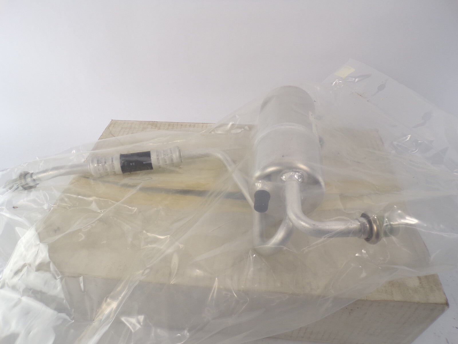 A/C Accumulator with Hose Assembly 4 Seasons 33097