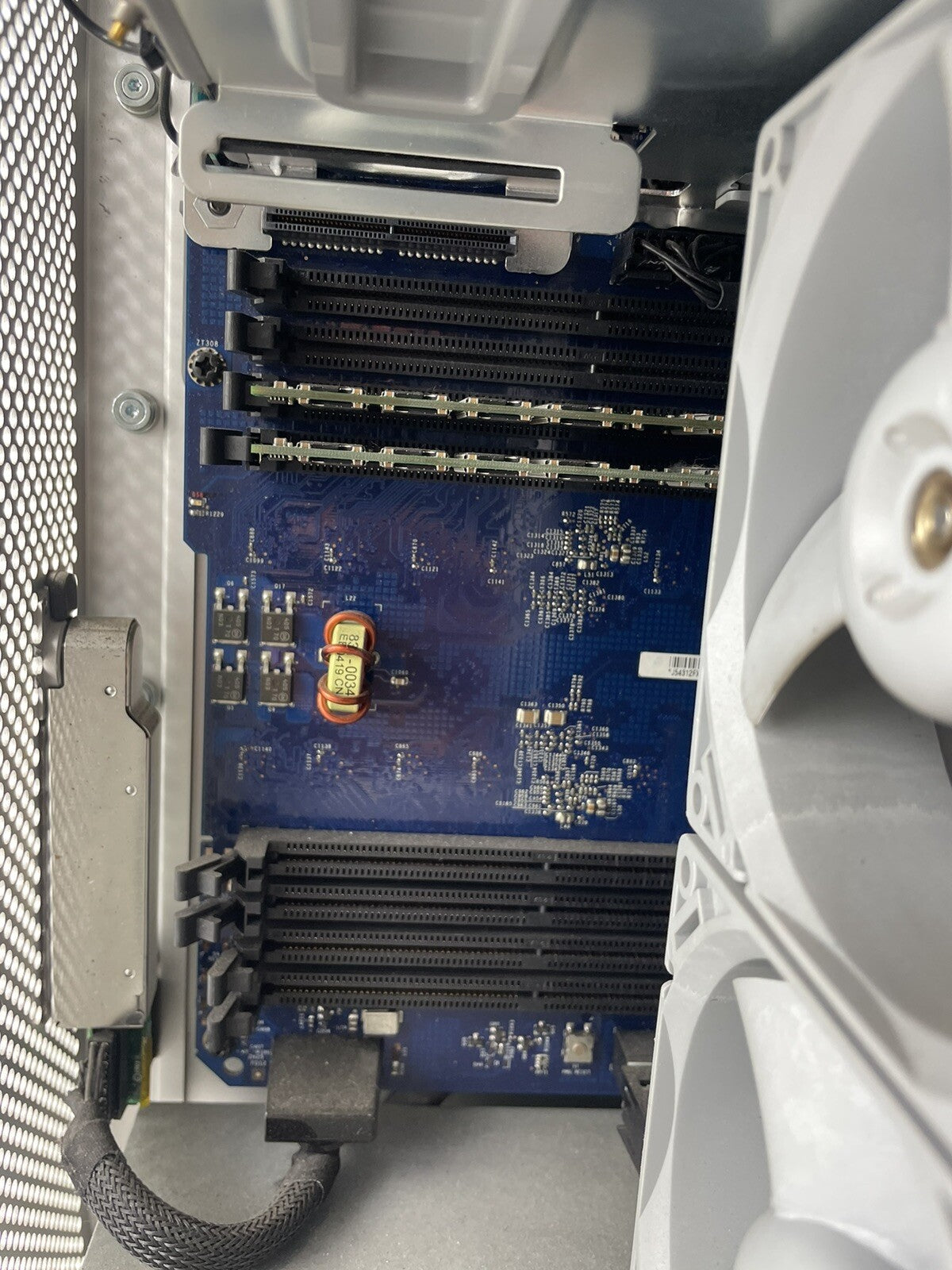 - A1047- Apple PowerMac G5  Tower G5 2GHz 1GB RAM 330 HDD Powers On Doesn't Boot