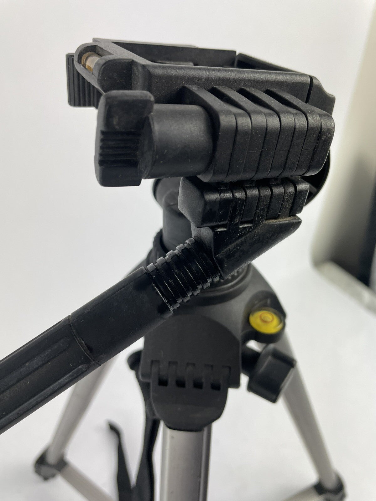 Promaster 6200 Photo/Video Tripod (PR03264) *Pre-Owned* Free Shipping