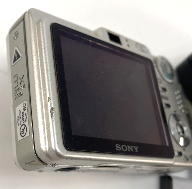 Sony Cyber-shot DSC-W70 Digital Camera 7.2MP  - Turns On — For Parts or Repair
