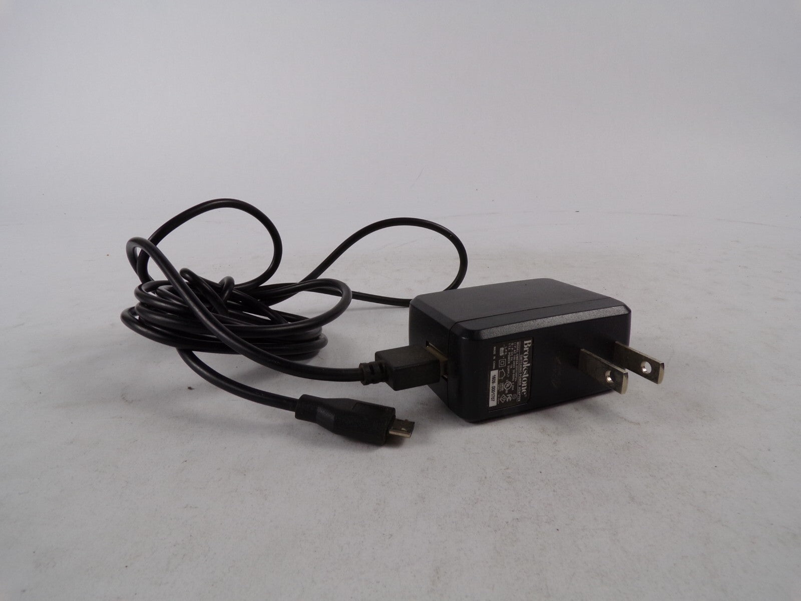 Geniune Brookstone GME6A-050100FU Output 5 V  1 A Power Supply Adapter A56