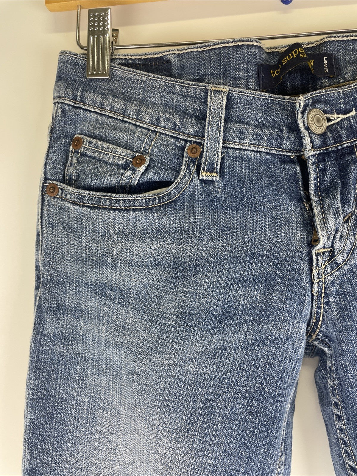 Levis 524 Too Superlow Jeans Women's Size 0M Light Wash Stretch - Worn Tattered