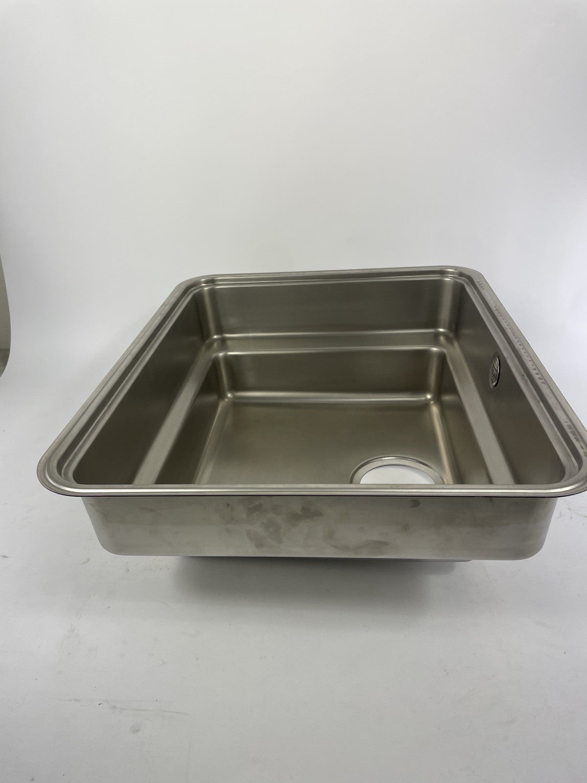 SUTER  undermount sink stainless steel 22.125" x 17.87" x 8.375"