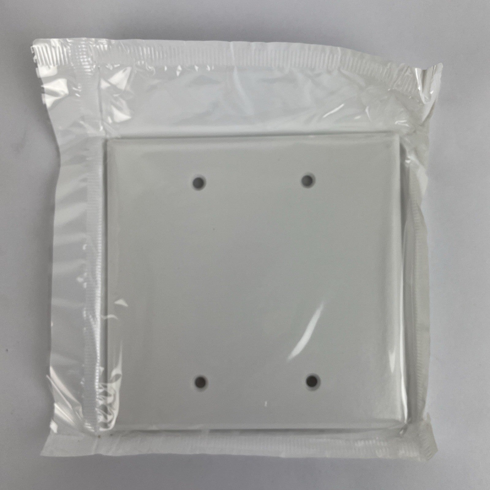 25 Pcs Leviton 80525-W Blank Wallplate 2-Gang Thermoset White Standard Box Mount