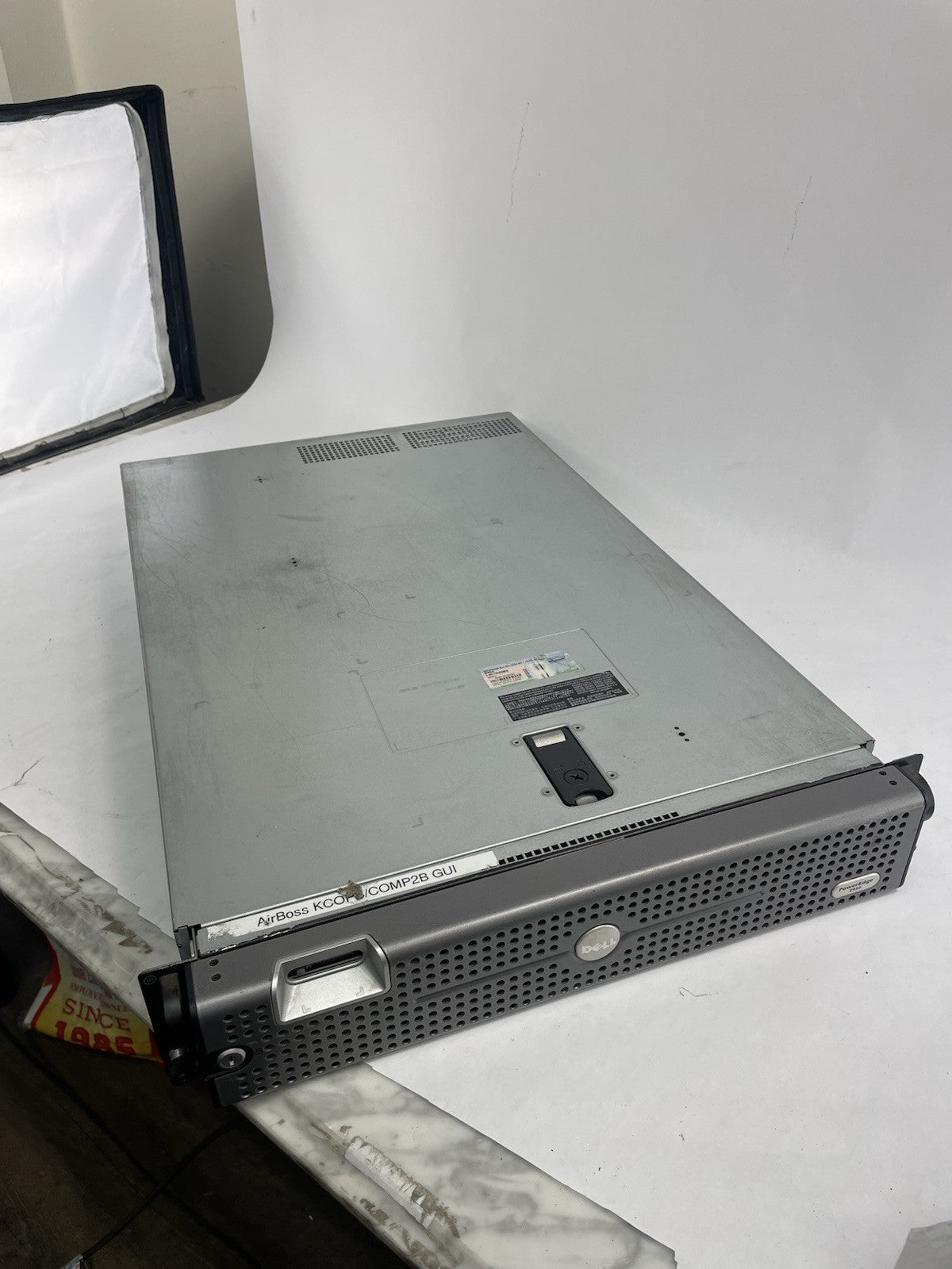 DELL POWEREDGE 2950 Xeon E5405 2.00ghz QUAD Core 1GB RAM - 2 x SATA 80GB HDD