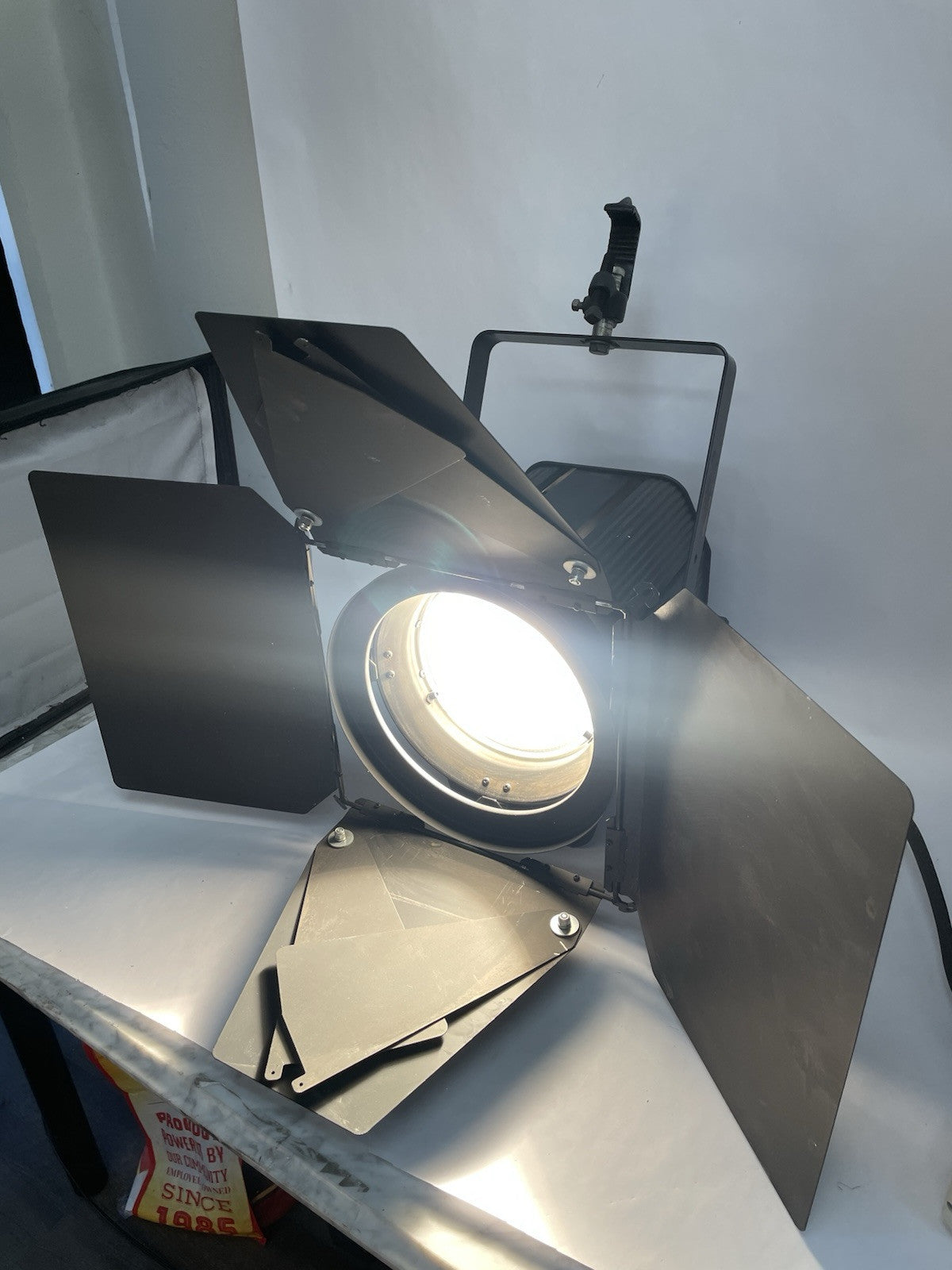 Fresnel Strand Fresnelite 8" 2kw SpotLight C-Clamp & Twist Lock Plug w Barndoors