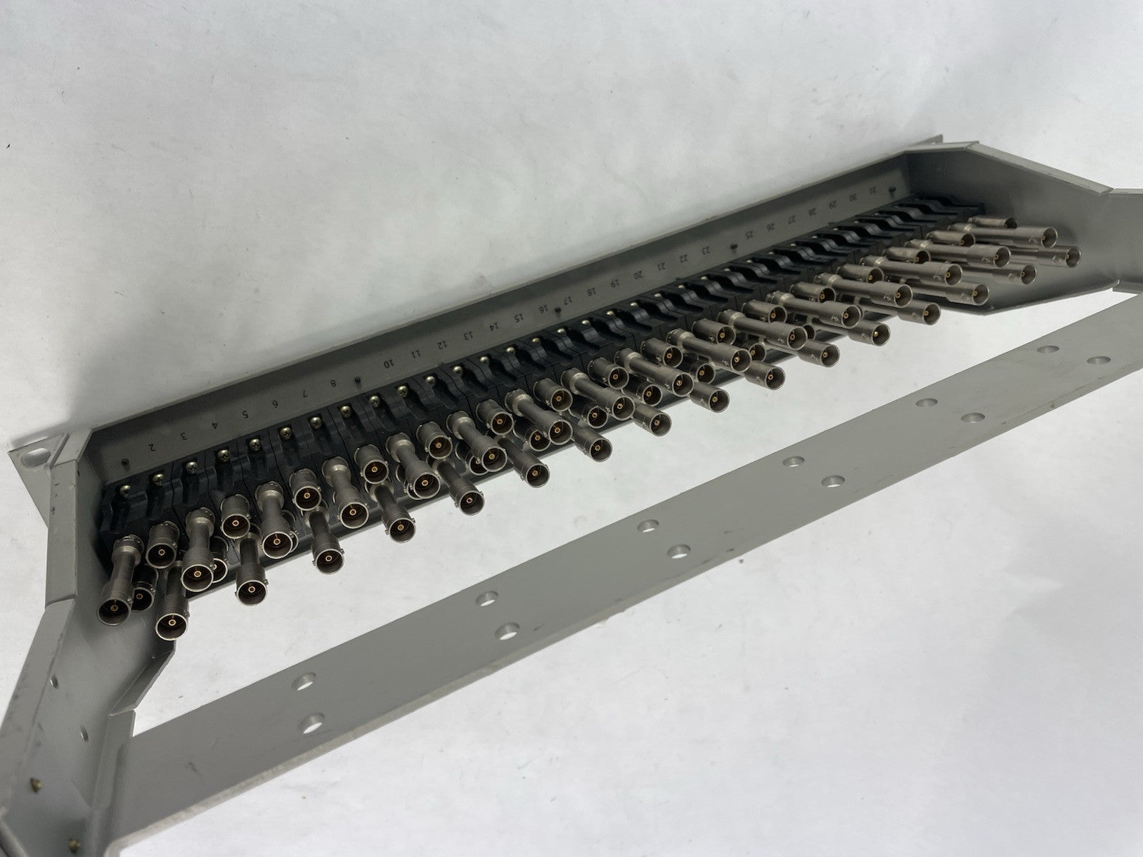 ADC PP1347379-MVJ-BK Midsize Normalled HD Video Patchbay 2x32 (64 ports) GRAY